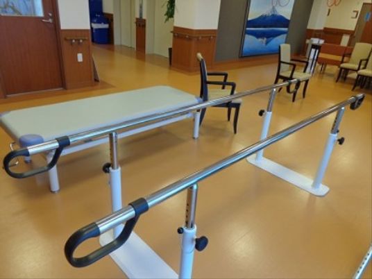 歩行訓練のための手すり付き通路