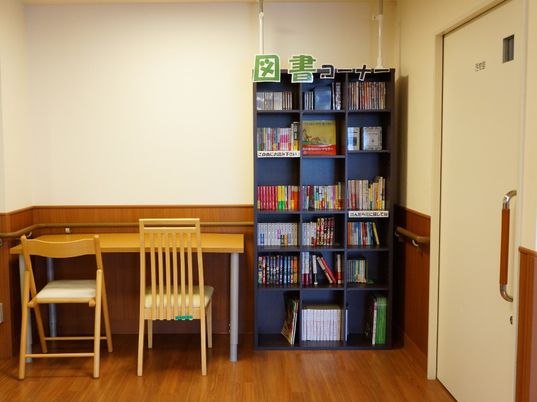 図書コーナーの静かな空間