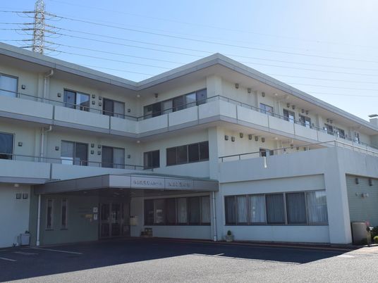 3階建ての外観  