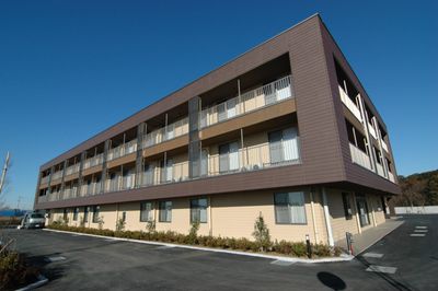 3階建ての建物外観