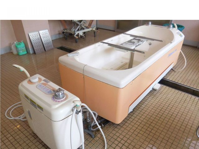 最新設備の浴室 浴室 機械浴槽が設置されており、安全に入浴のサポートが可能です。快適な介護環境が整っています。