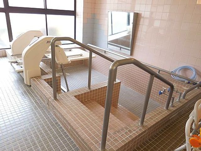 設備の整った浴室 浴室 清潔で広々とした設備が整った空間です。快適な入浴をサポートする設備が完備されています。