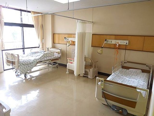 自然光が入る居室 居室 自然光がたっぷりと入る明るい空間で、快適にお過ごしいただけます。