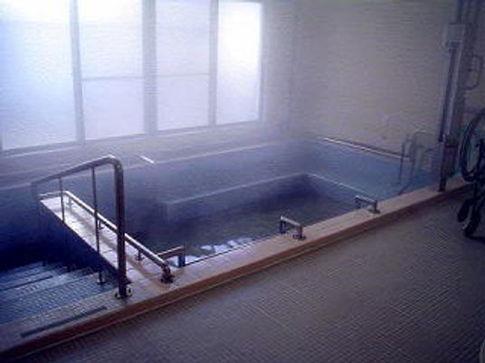 湯気が立ち上る浴室