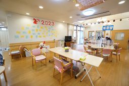 明るい食堂の風景