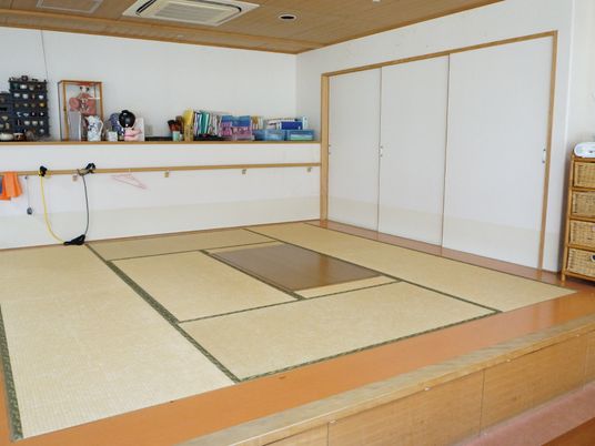 畳敷きの明るい和室