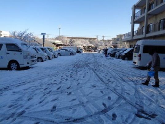 雪の駐車場  