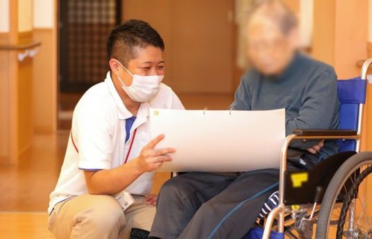 車椅子の利用風景廊下