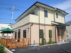 外観の庭付き建物  
