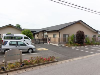 平屋建ての建物外観