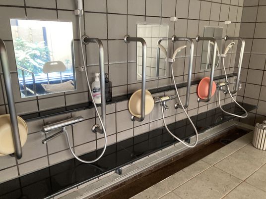 手すり付き洗い場