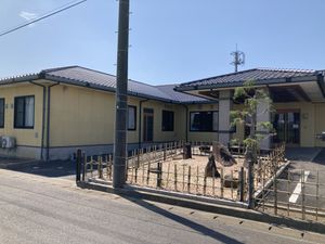 落ち着いた雰囲気の建物外観