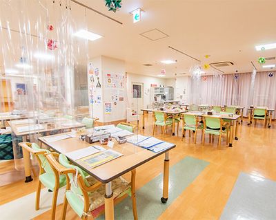 開放的な空間の食堂