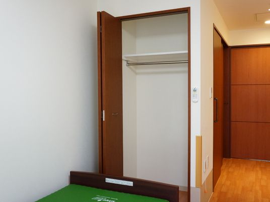シンプルな居室の一角