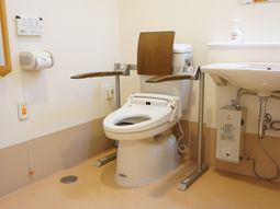 介助がしやすいトイレ設備