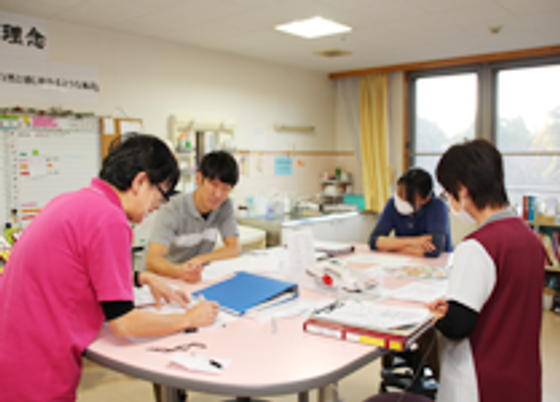 スタッフ会議の様子  