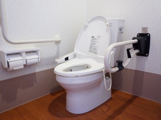 バリアフリー設計のトイレ