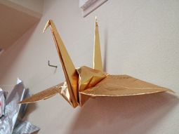 金色の鶴の折り紙