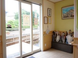 エントランスの明るい一角