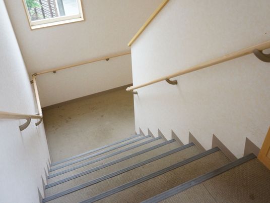 手すり付き階段の角度