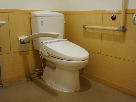バリアフリー設計のトイレ