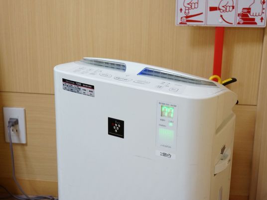 清潔な浄水器のクローズアップ