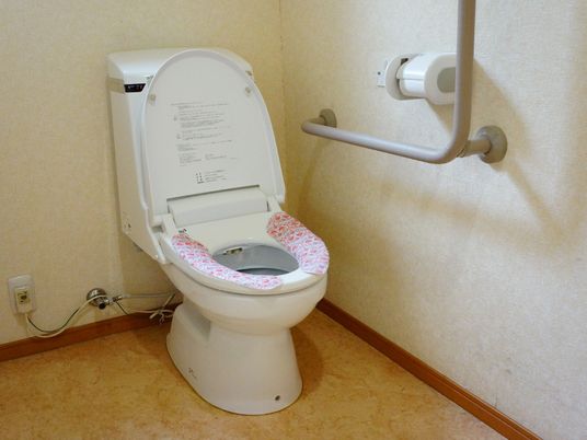 手すり付きトイレ設備