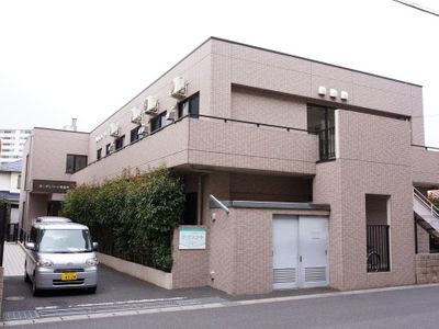 茶色の外壁の外観