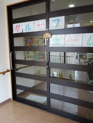 エントランスの片引き戸