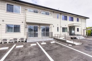 シンプルな建物の外観