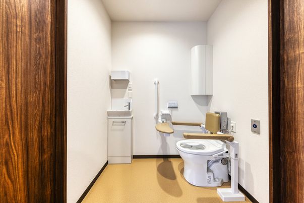 バリアフリー設計のトイレ