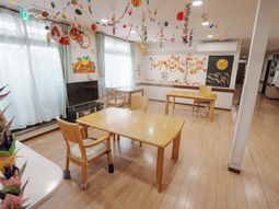 明るい食堂の風景