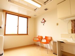 明るい居室の一角