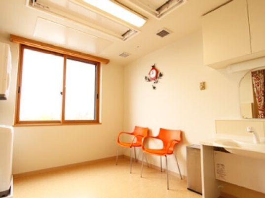 明るい居室の一角