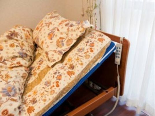 快適な居室のベッド