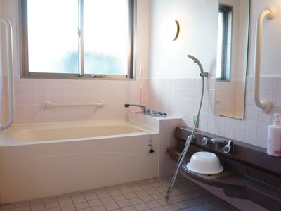 手すり付き浴室設備