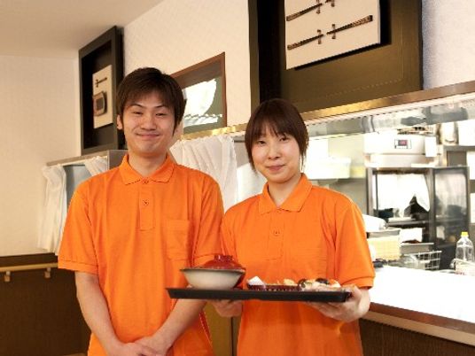 スタッフと料理の様子