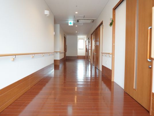 廊下の明るい空間