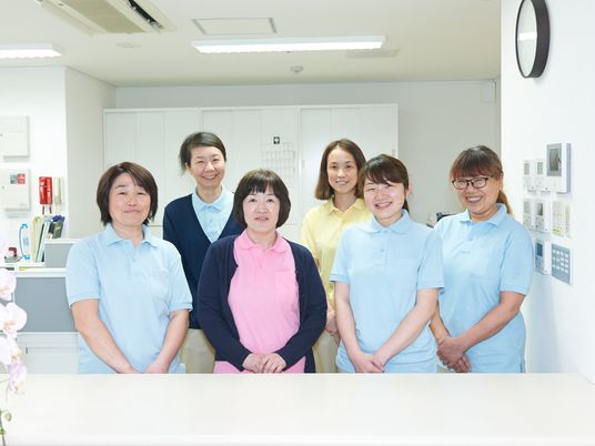 スタッフの集合写真