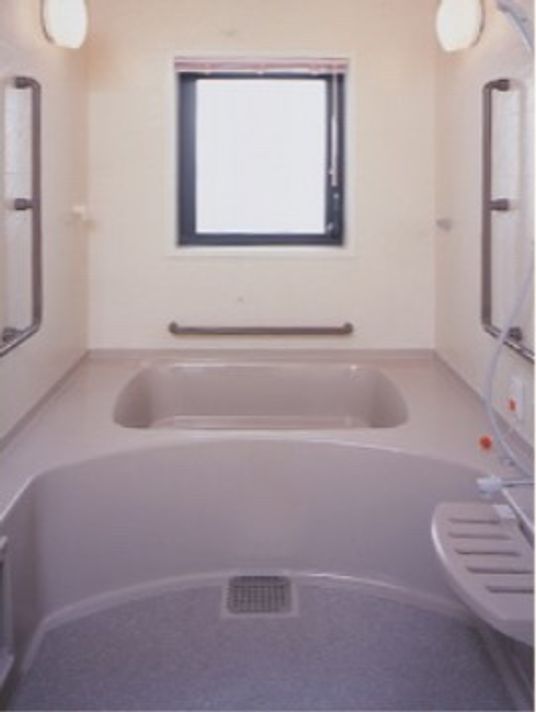 バリアフリー対応の浴室