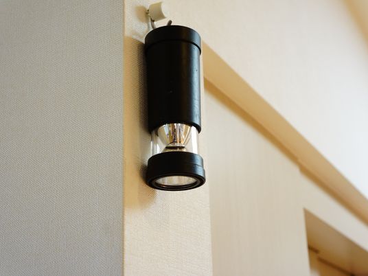 壁に取り付けられた照明器具