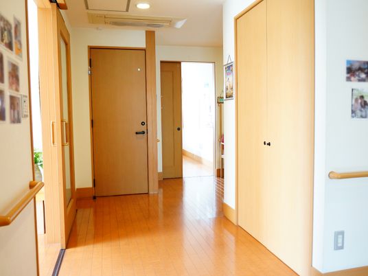 廊下の明るい空間