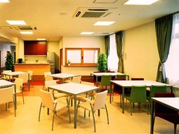 明るい食堂の風景