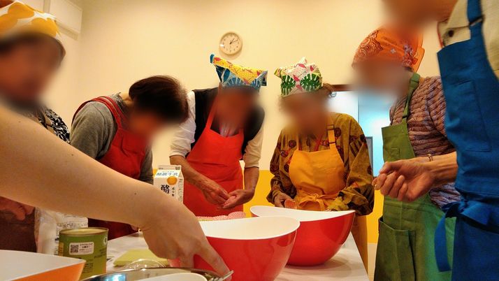 料理を楽しむ場面