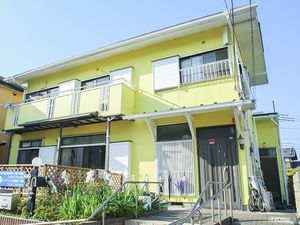 明るい外観の建物  