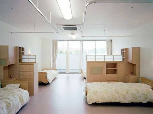 明るい二人部屋  