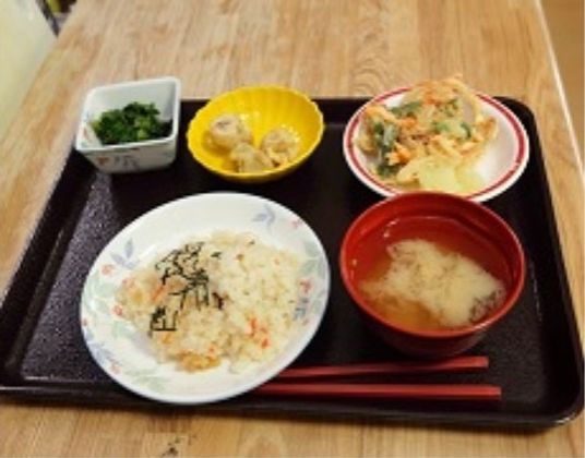和食の彩り豊かな食事