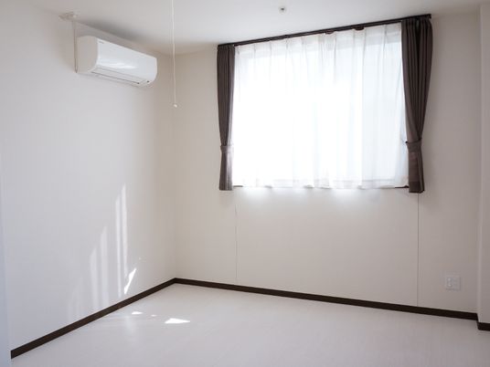 空の部屋と窓