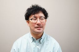 笑顔の男性スタッフ