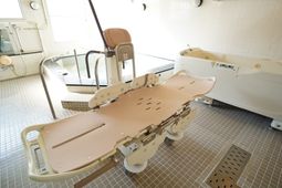 バリアフリー設計の浴室